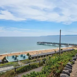  Apartment Centrally Located Boscombe Apart With Parking